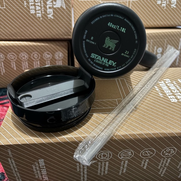 Black Quencher H2.0 Tumbler - Picture 4 of 5